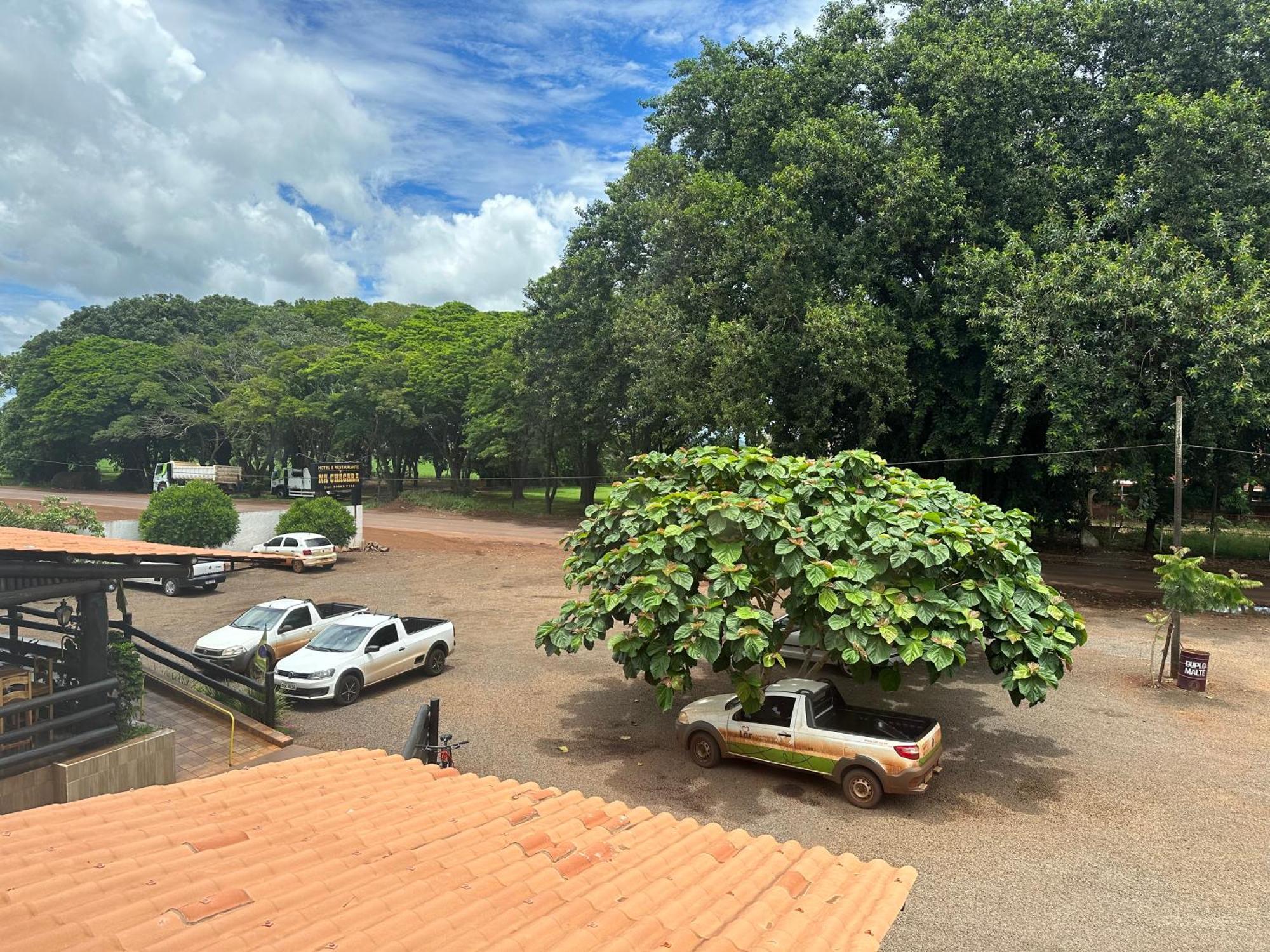 Hotel E Restaurante Na Chacara Dourados Exterior foto
